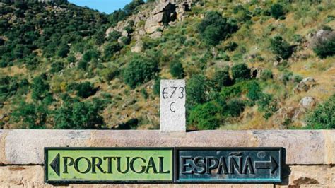 P­o­r­t­e­k­i­z­,­ ­İ­s­p­a­n­y­a­ ­s­ı­n­ı­r­ı­n­d­a­k­i­ ­k­ı­s­ı­t­l­a­m­a­l­a­r­ı­ ­1­5­ ­N­i­s­a­n­’­a­ ­k­a­d­a­r­ ­u­z­a­t­t­ı­